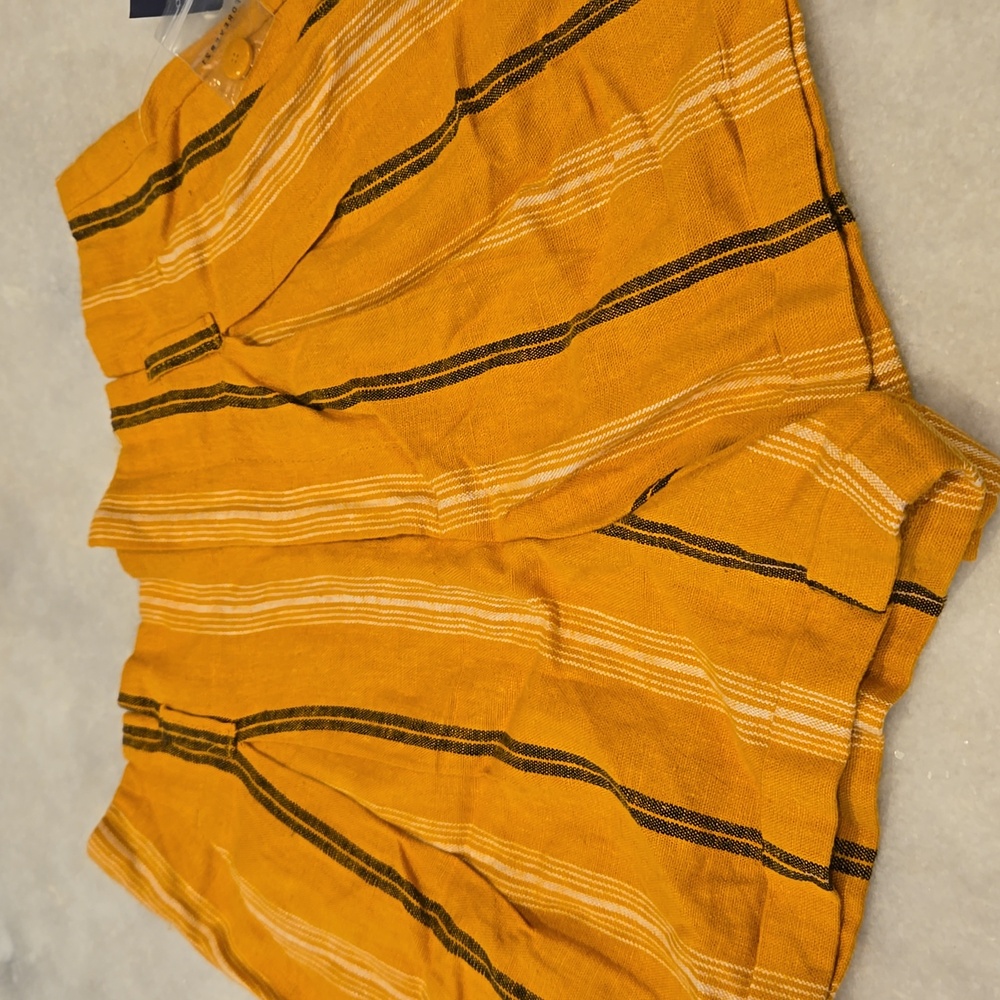 NWT Forever 21 Woven shorts size small